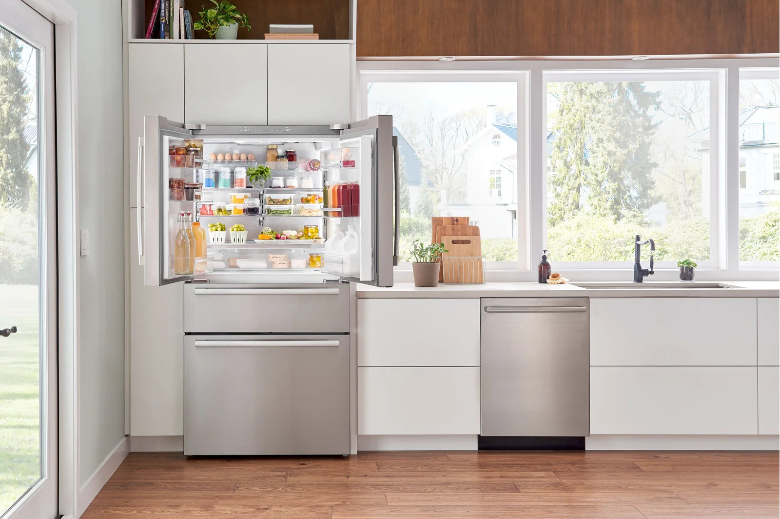 Bosch 800 Series 20.5 cu. ft. Smart French Door Refrigerator | Counter-Depth, Energy Star Certified, Internal Water Dispenser & Advanced Cooling